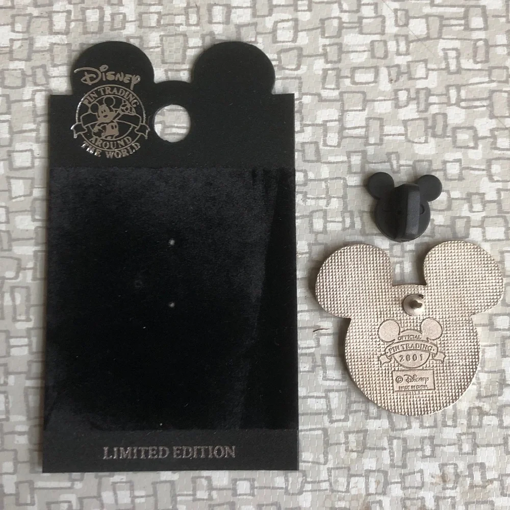 Vintage Disney American Flag Pin EUC - Picture 2 of 7